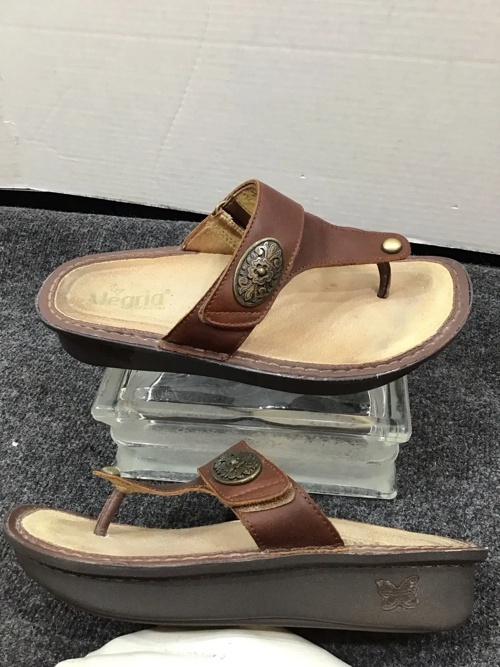Alegria Carina Brown Leather Thong wedge Sandals Decorative Medallion 39
